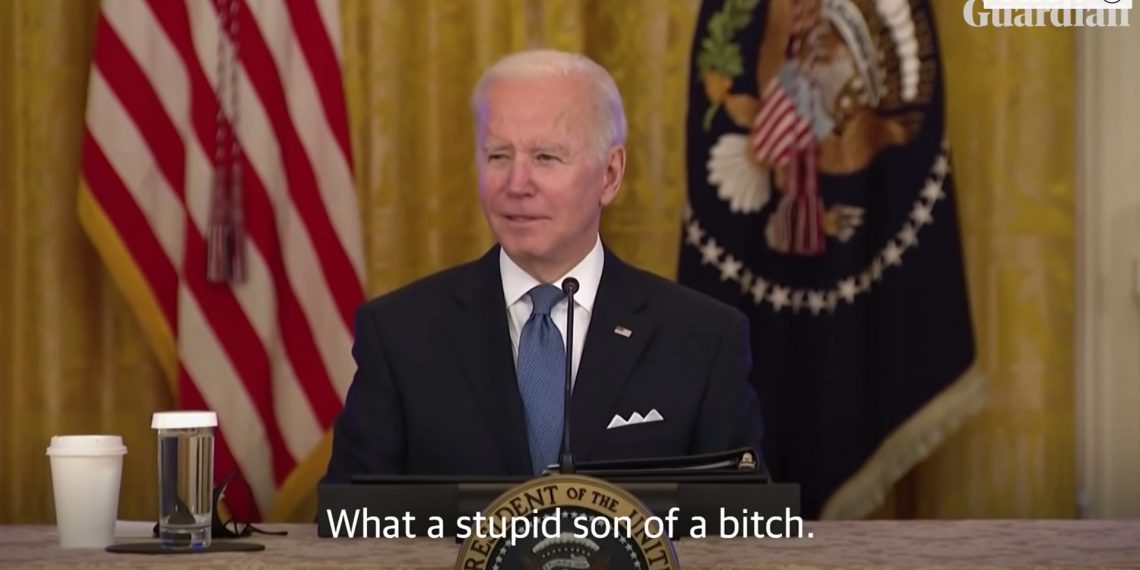 Biden: «Stupid son of a bitch» – Ποια η σχέση πολιτικών και δημοσιογράφων
