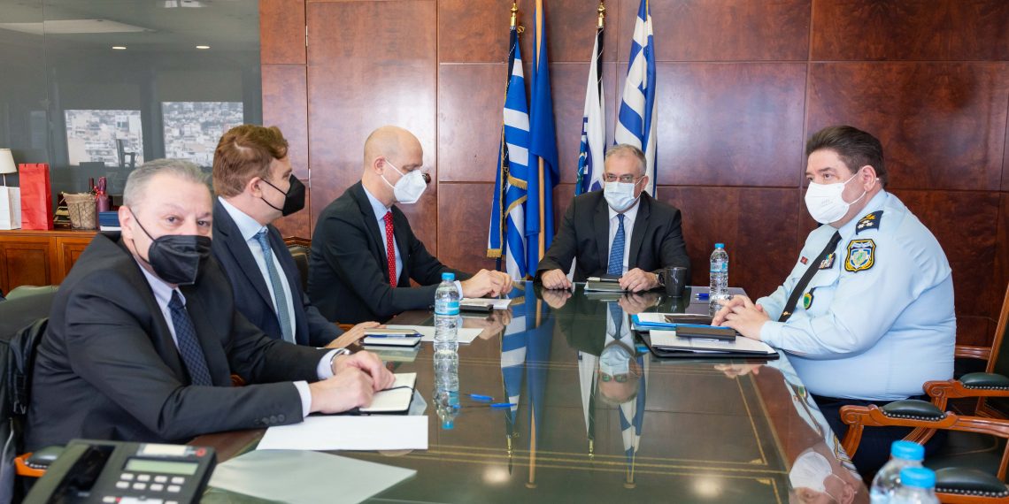 Θα διπλασιαστεί η αστυνομική δύναμη σε αεροδρόμια φέτος