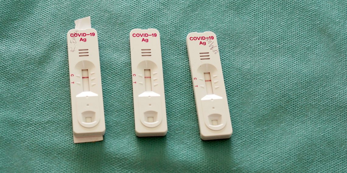 Συνελήφθησαν αστυνομικοί και φαρμακοποιός για ψευδή rapid test