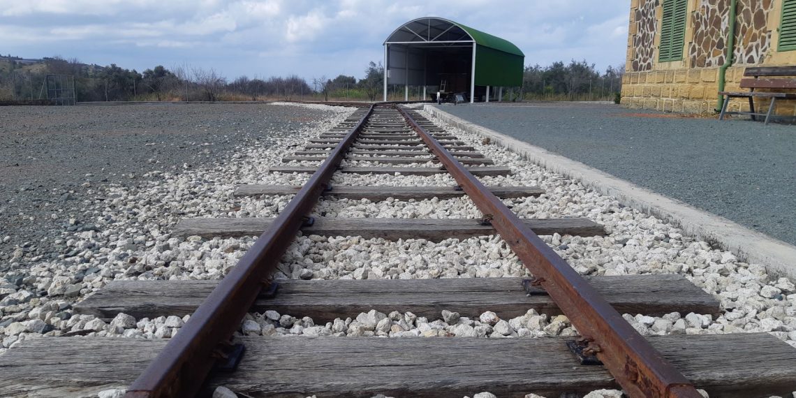 Το στάσιμο βαγόνι της Κύπρου ζωντανεύει μια άλλη εποχή