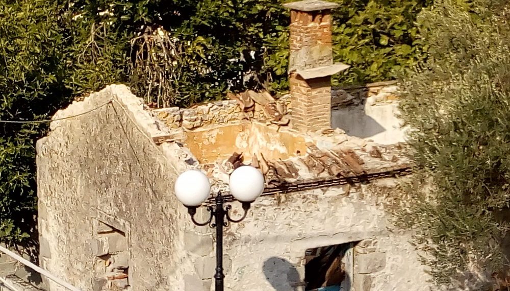 Καταρρέει διατηρητέο προσφυγόσπιτο του 1922 στη Λέσβο