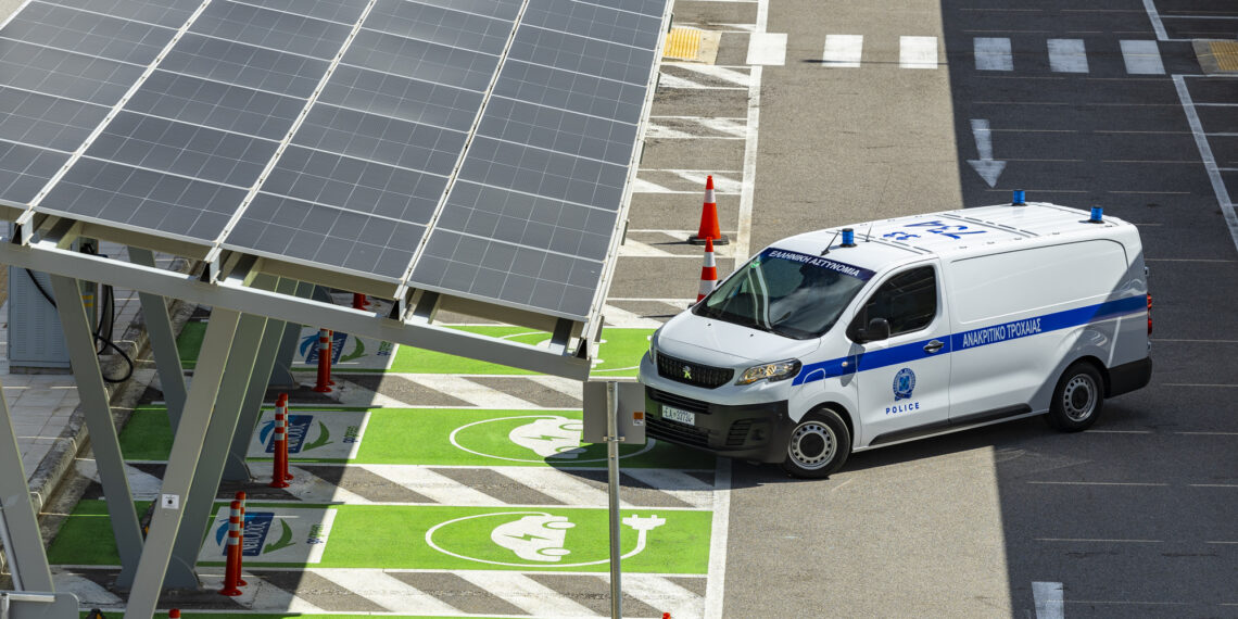 Το πρώτο ηλεκτρικό περιπολικό αυτοκινητοδρόμων απέκτησε η ΕΛ.ΑΣ.
