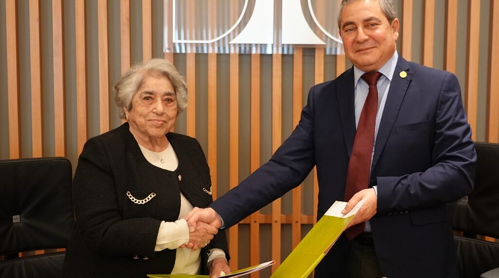 Η πρώτη Κύπρια δημοσιογράφος δώρισε το αρχείο της στο Πανεπιστήμιο Κύπρου