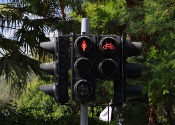 Μπήκαν γυναικείες φιγούρες σε φανάρια διάβασης πεζών στην Κύπρο