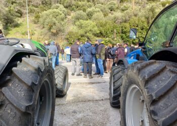 Μπλόκο αγροτών στη Λέσβο
